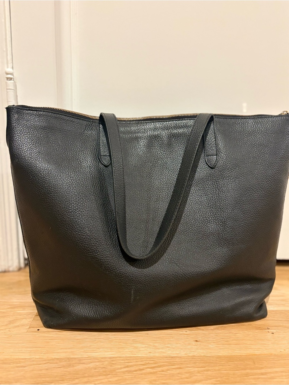 Cuyana Classic Easy Leather Zippered Tote Bag with Insert - Picture 2 of 11